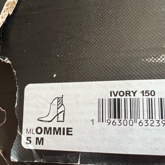 Ommie Pointed Toe Bootie (Women) Marc Fisher LTD 5 - Picture 6 of 8